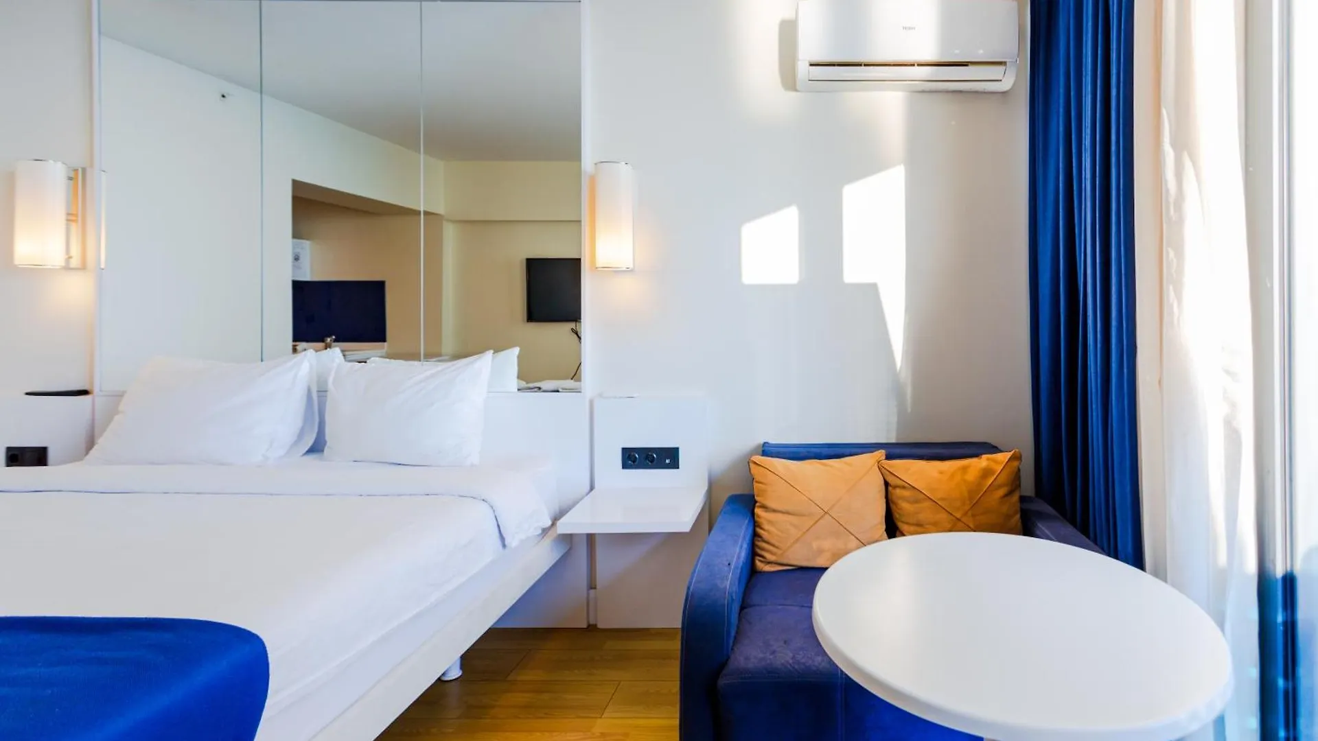 Orbi City Hotel باتومي