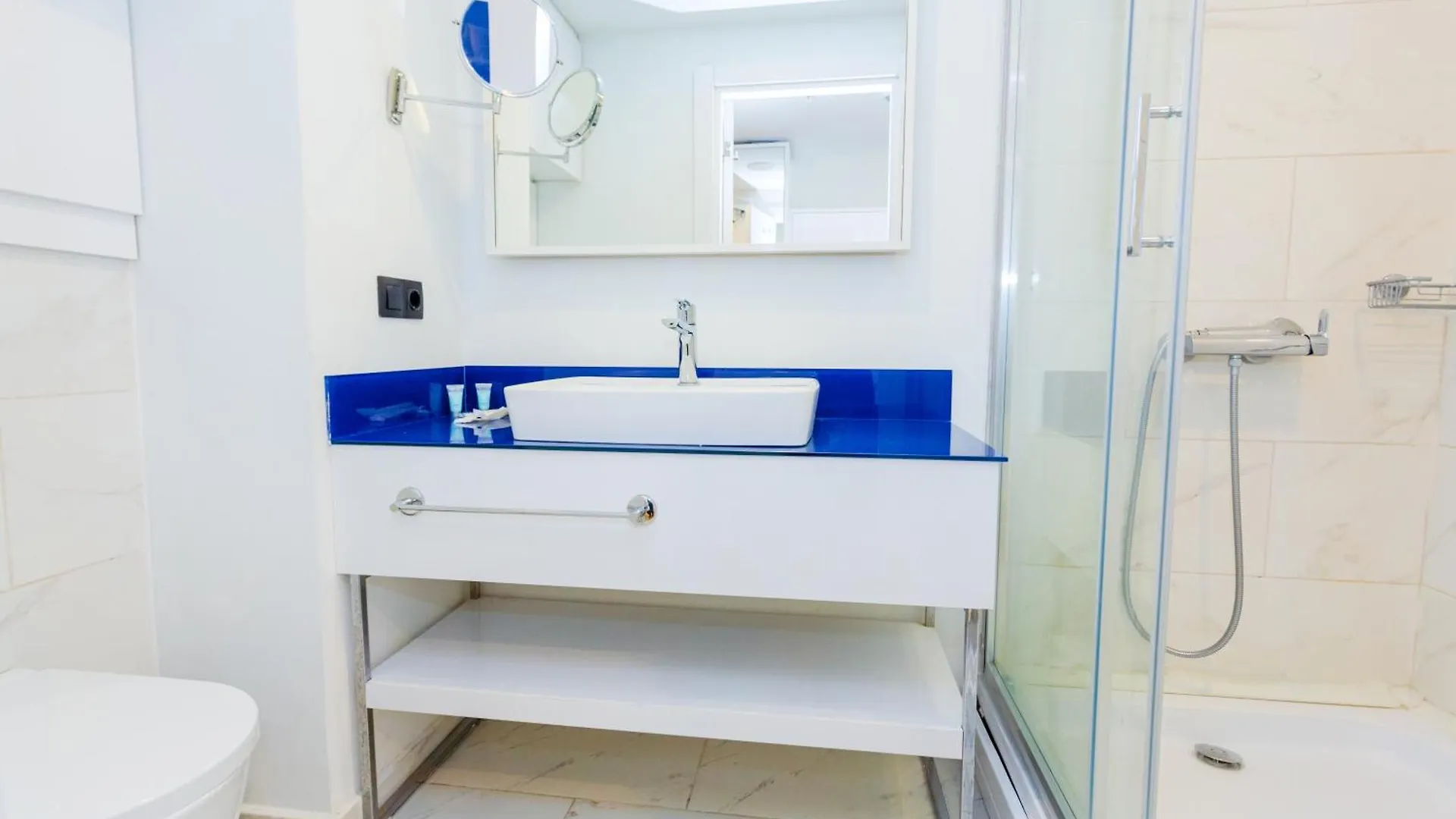 Orbi City Hotel باتومي 5*,